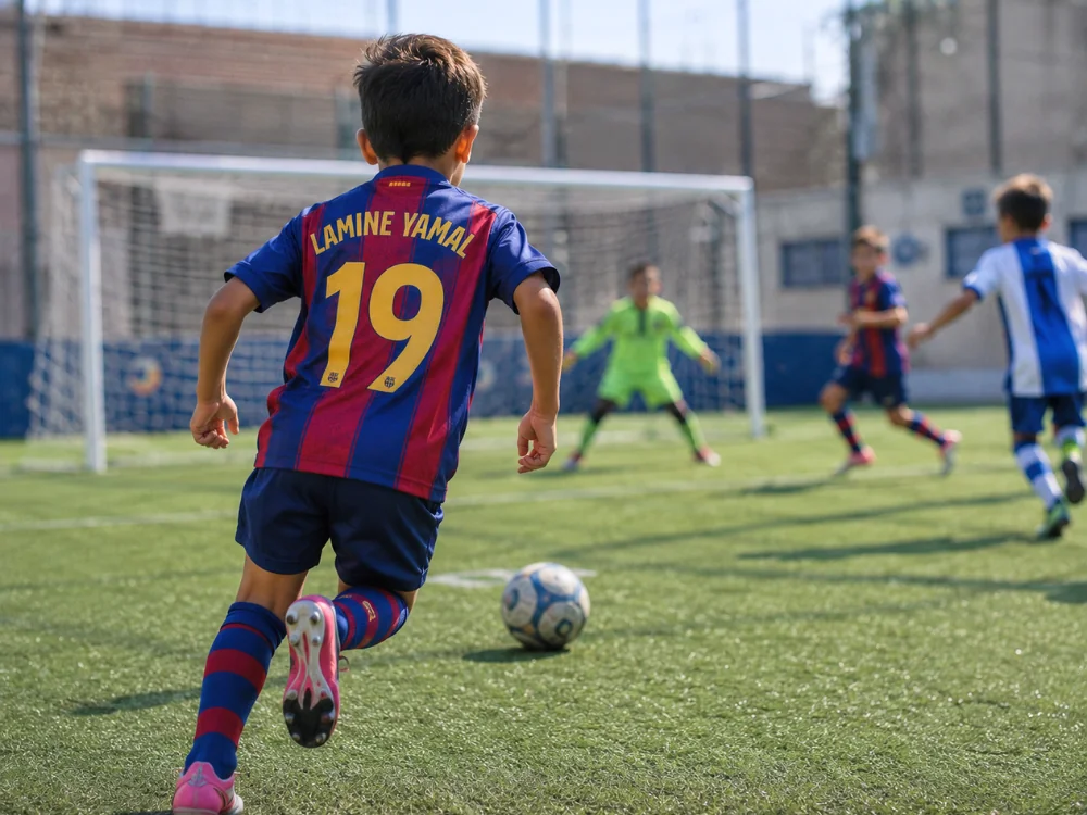 Lamine Yamal 19 kids football gift pack