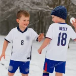 England-Christmas-Gift-Pack-Home-Kids-Football-Kit-2025-KELLY-18-and-ALEXANDER-ARNOLD-8-1