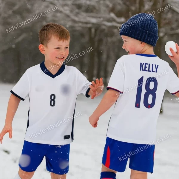 England-Christmas-Gift-Pack-Home-Kids-Football-Kit-2025-KELLY-18-and-ALEXANDER-ARNOLD-8-1